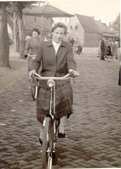 dekkers_ineke_helvoirt_1956.jpg