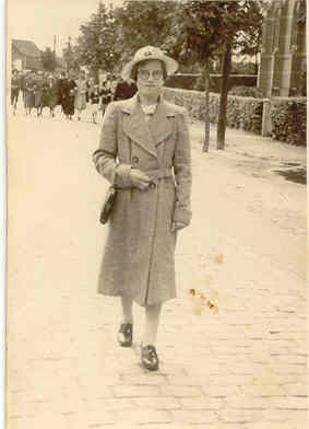 dekkers_jeanne_st._nicolaaskerk_helvoirt_juli_1950.jpg