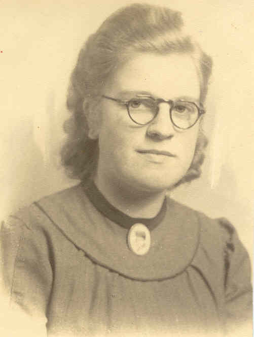 dekkers_jeanne_tilburg__1942.jpg