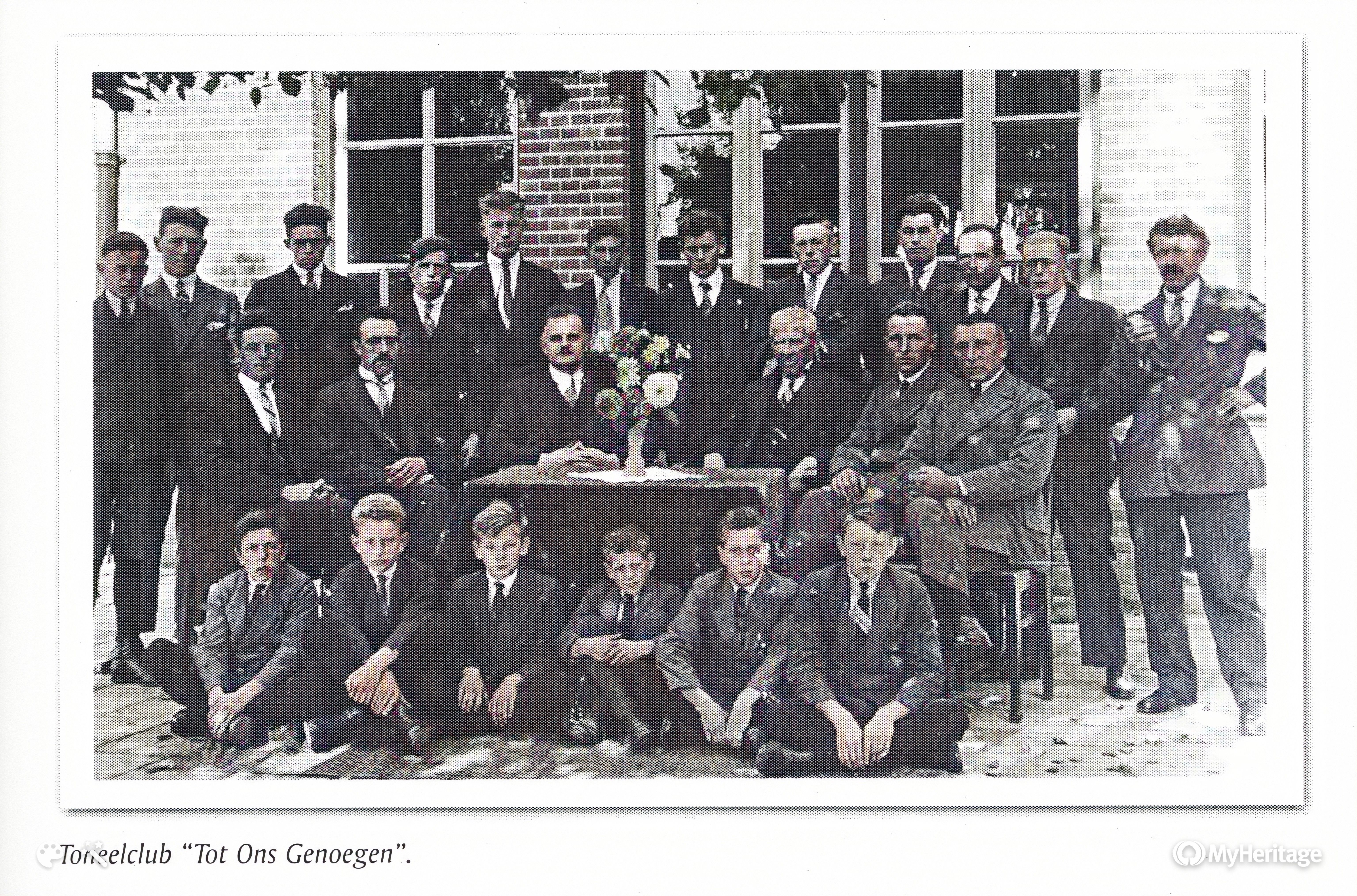 toneelclub_tot_ons_genoegen__de_moer__omstreeks_1932__bron_-_parelmoer__2004__pag._83_-_myheritage_color.jpg