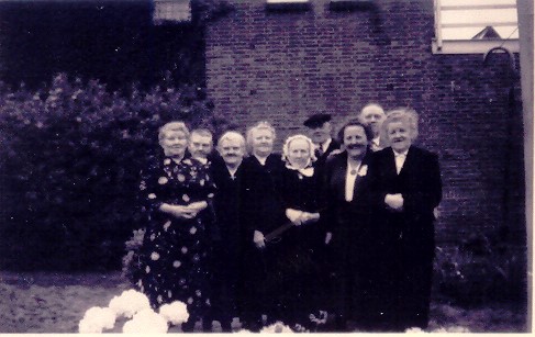 meeren_mie__jans__cato__piet__beth__ledwina__pieter__jana_1957.jpg